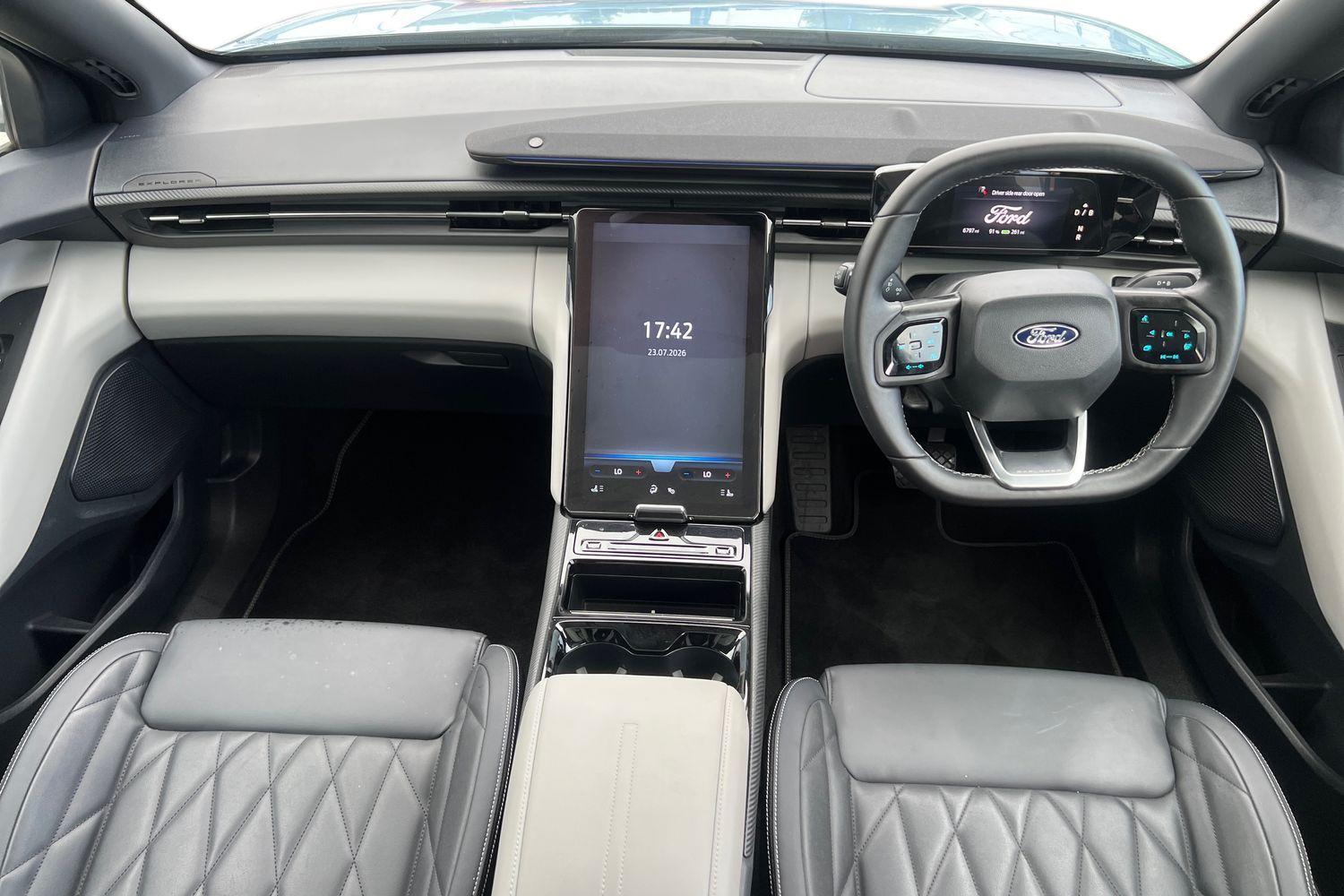 Ford EXPLORER Photo 9