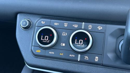 Land Rover Defender Photo autoimg-ea1231551294c8ab9a4148e5b9a2c5cdb9d62c67.jpg
