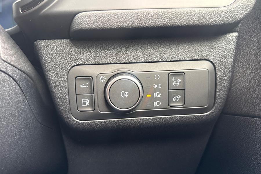 Ford KUGA Photo autoimg-ea160c934a8f60d349f13ad59b929a50b096f6be.jpg