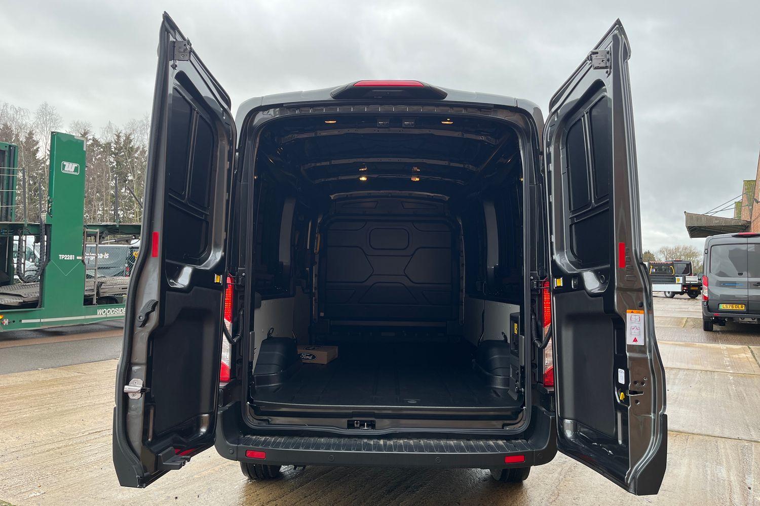Ford E-TRANSIT Photo 5