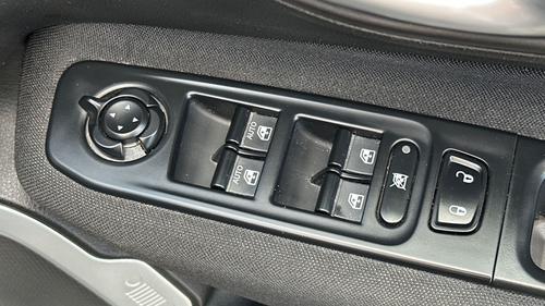 Jeep Renegade Photo autoimg-ea21789aedc4d7fe3f70a130614d9cc4790bc2a3.jpg