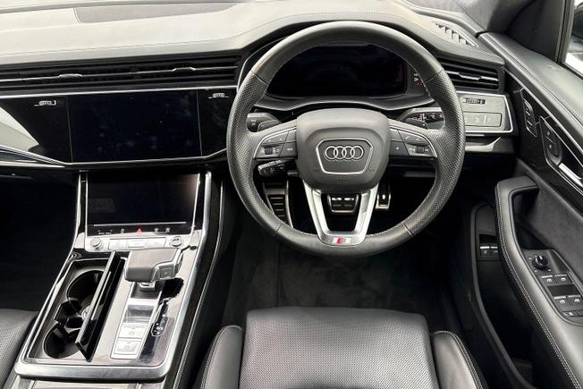 AUDI Q8 Photo 11