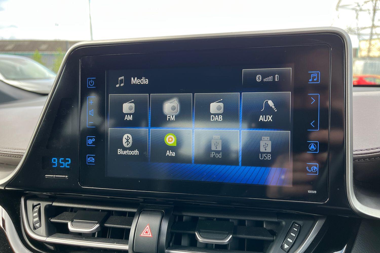 Toyota C-HR Photo 27