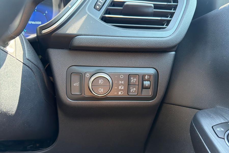 Ford KUGA Photo autoimg-ea309f70e19e834d80ba66c6ef0d9a5d79424785.jpg