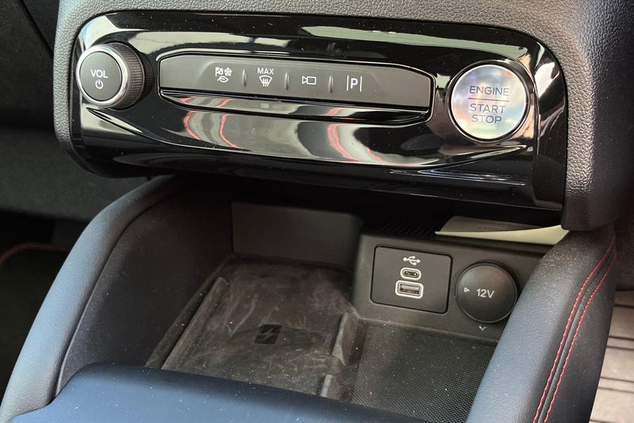 Ford KUGA Photo autoimg-ea30f96adf859dc2ea31ad9af83ae938460b6080.jpg