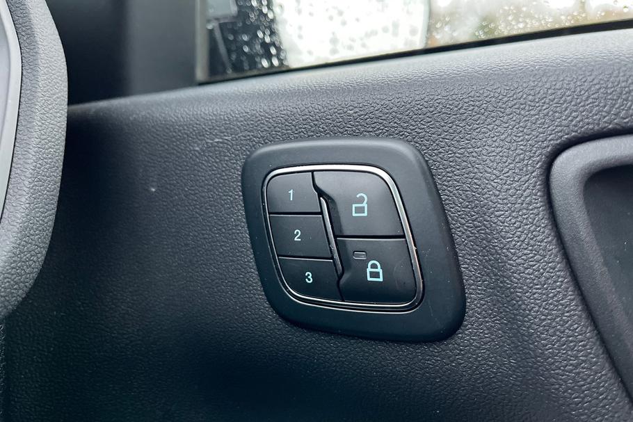 Used Ford Kuga HV25FKJ 37