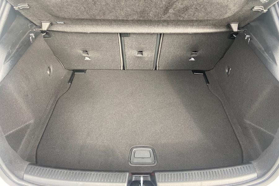 Mercedes-Benz A CLASS Photo autoimg-ea34de33a20185127c565668adbb944649c7242c.jpg