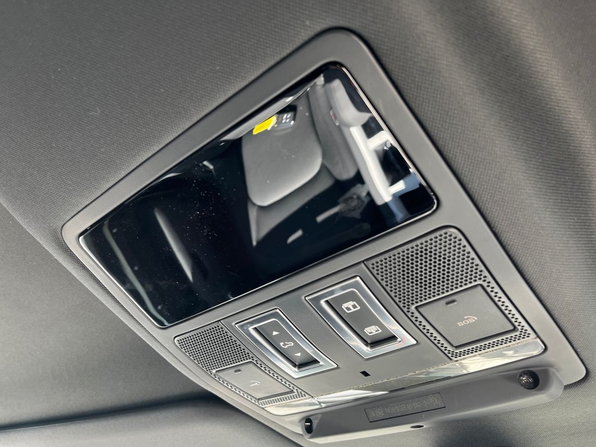 Land Rover Defender 110 Photo 39