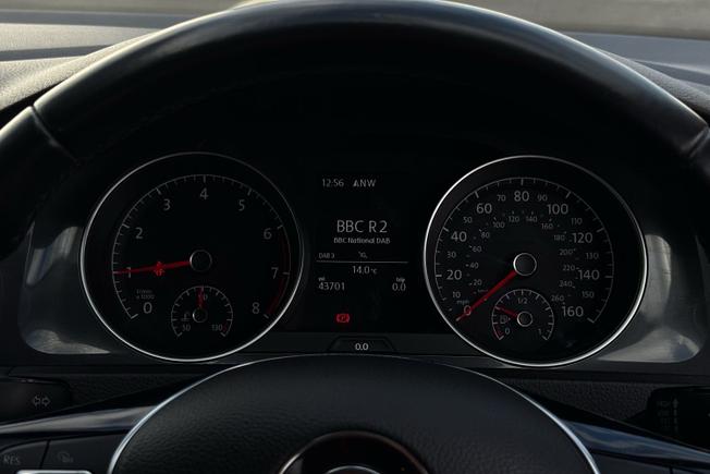 VOLKSWAGEN Golf Photo 15