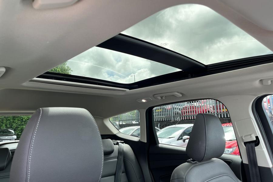 Ford KUGA Photo autoimg-ea3a41d3c7971a29807d777a8c0f24b59ce83905.jpg