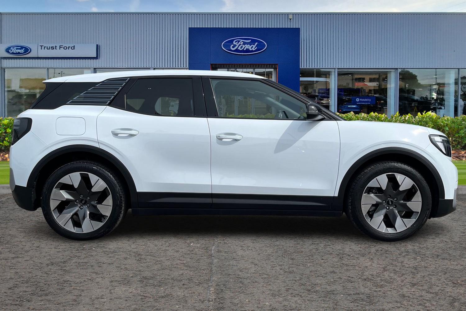 Ford Explorer Photo 2