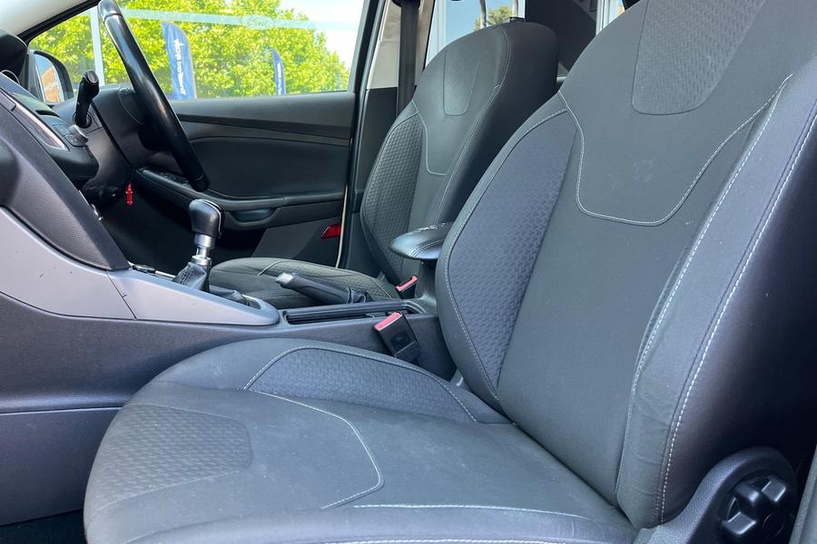 Ford FOCUS Photo autoimg-ea487f3587cfe02616fc7793c7223ecd82deeae4.jpg
