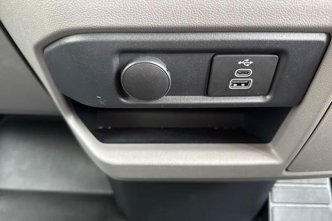 VOLKSWAGEN e-Transporter Photo 31