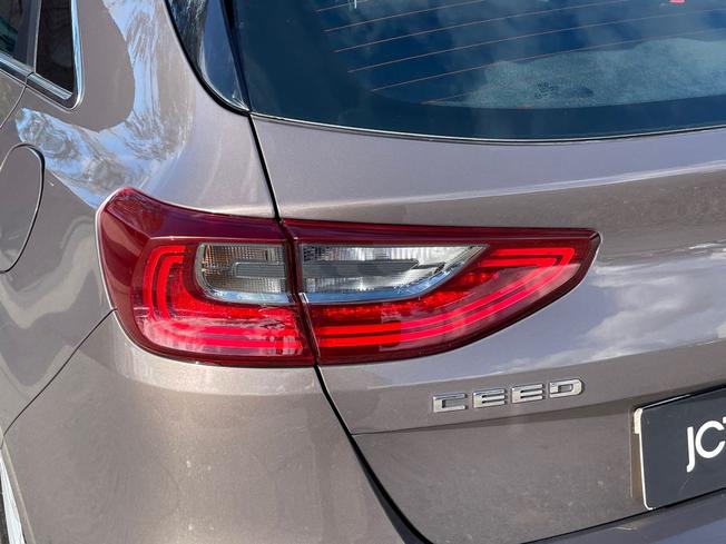 KIA Ceed Photo 18