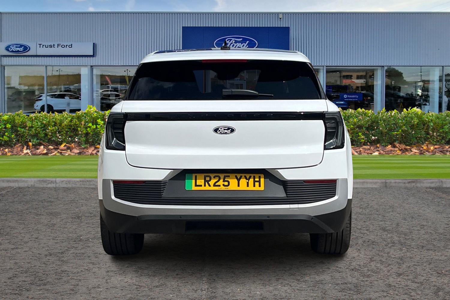 Ford Explorer Photo 6