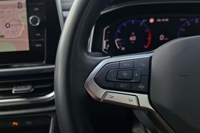 VOLKSWAGEN T-Roc Photo 16
