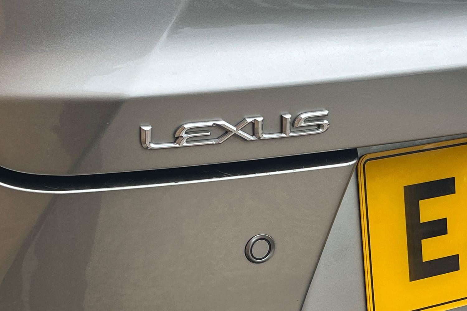Lexus UX Photo 39