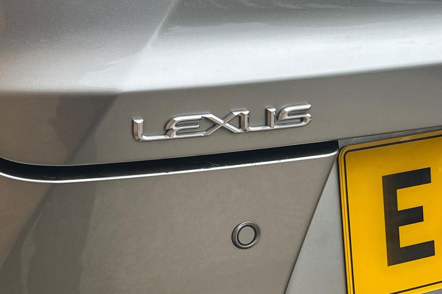Lexus UX Photo autoimg-ea66fa6a6d0114ddf2b155879b8a616d0d809f15.jpg