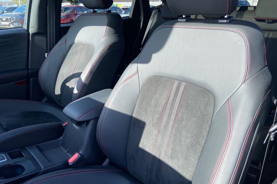 Ford KUGA Photo autoimg-ea674fe530a8a5371c52caa4f455818652fad3c8.jpg