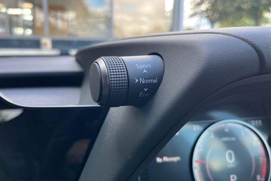 Lexus UX Photo autoimg-ea6882b33386c0a288afdc474b5e70a6c06d8d3e.jpg