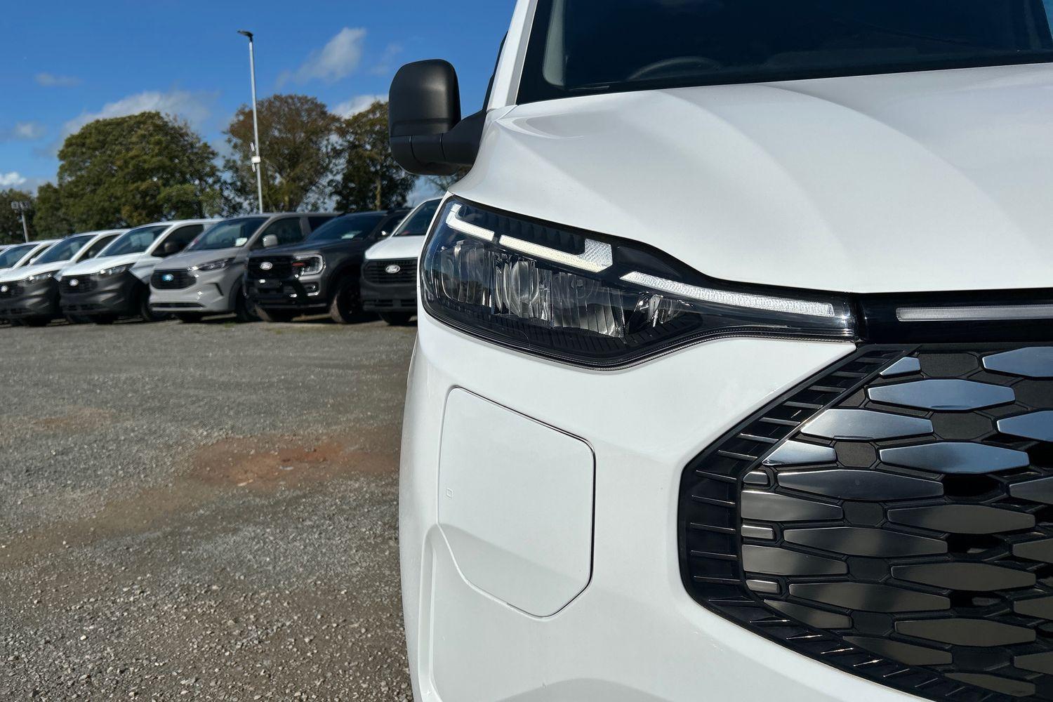 Ford E-TRANSIT CUSTOM Photo 21