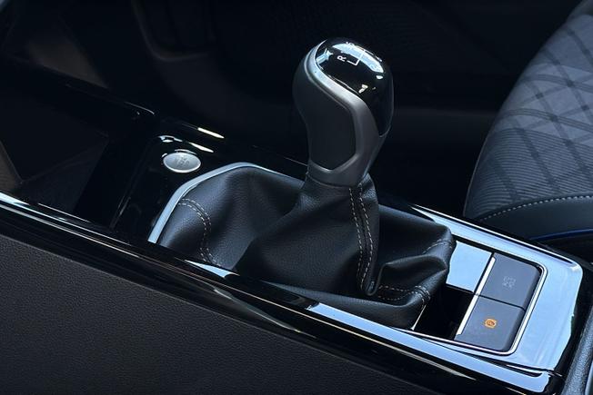 VOLKSWAGEN Golf Photo 45