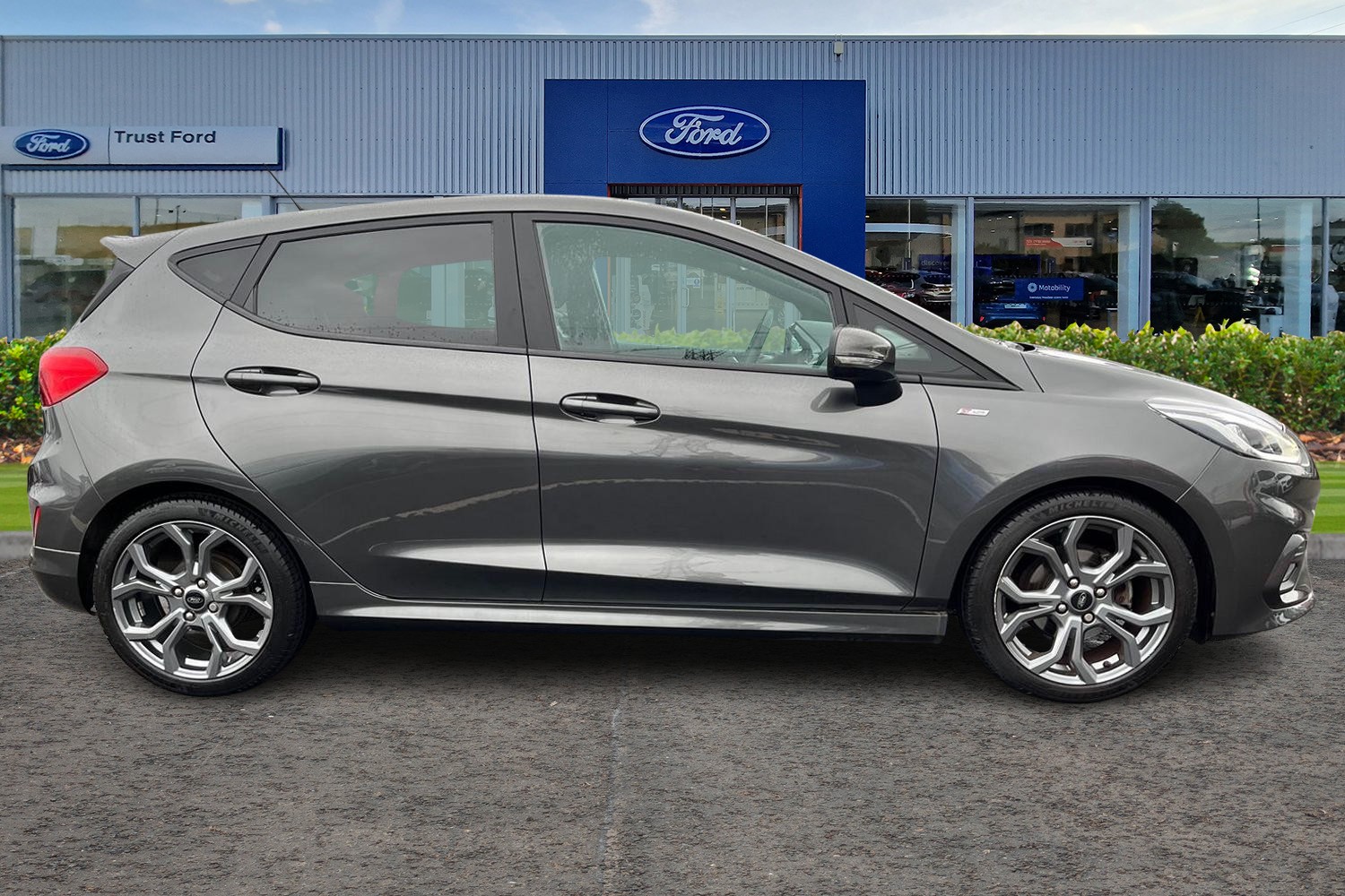 Ford Fiesta Photo 2