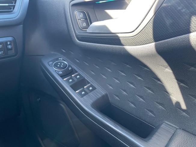 FORD Kuga Photo 35