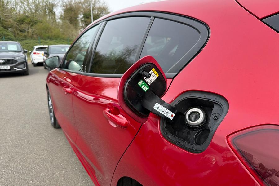 Ford FOCUS Photo autoimg-ea7d0ef0c1473dbe0577985d12aa292e3fab6fa3.jpg