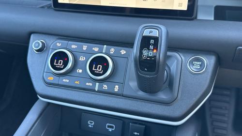 Land Rover Defender Photo autoimg-ea7d1c0c0ff8d28cddb09f6bb89f362e366f15d6.jpg