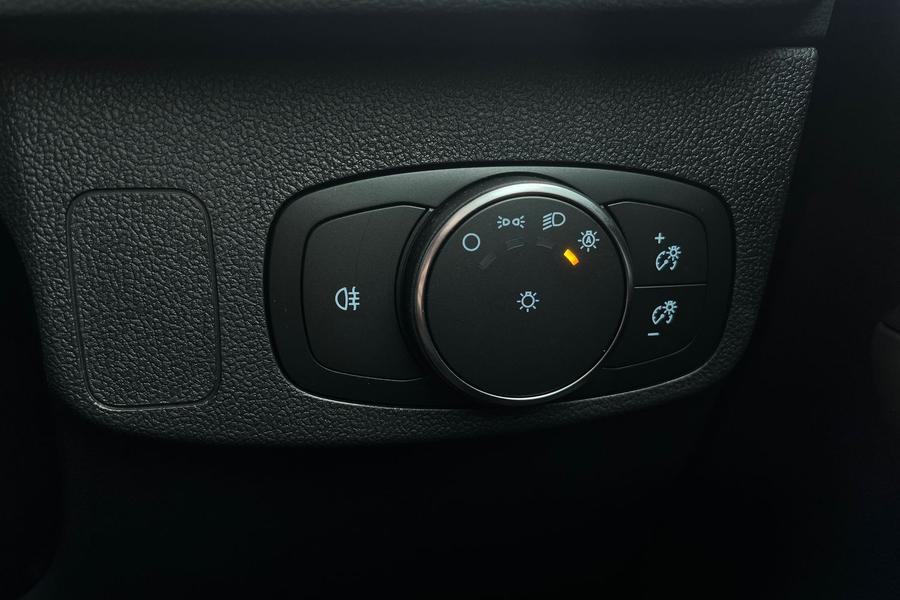 Ford FOCUS Photo autoimg-ea80f9912c58efdbb104353ae6987012cad21479.jpg