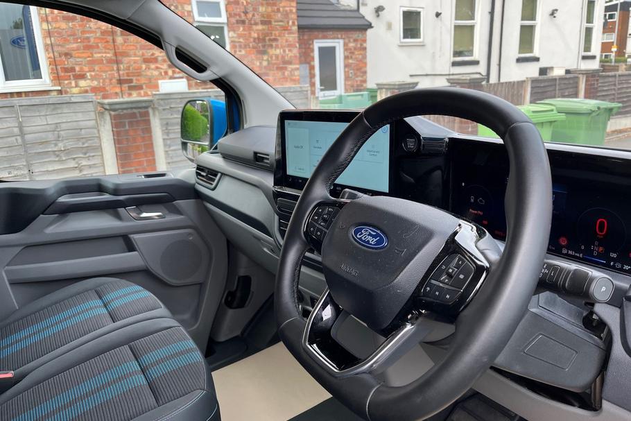 Used Ford TRANSIT CUSTOM AO25UCL 15