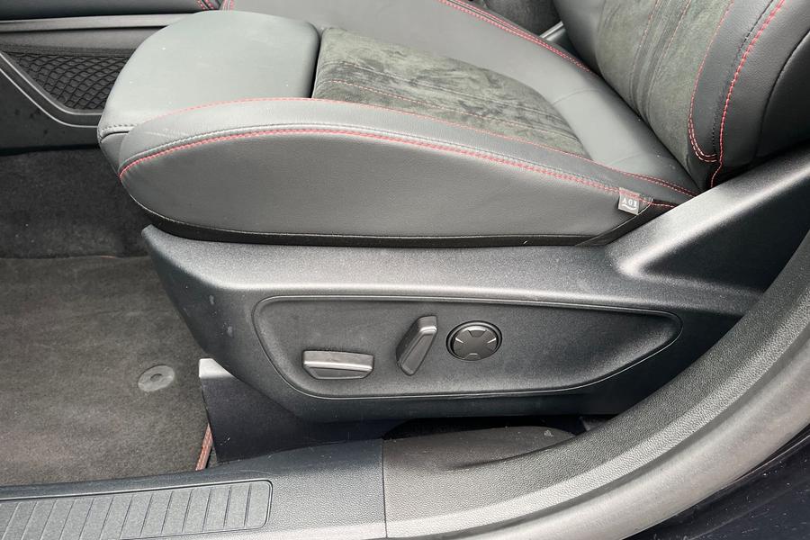 Ford KUGA Photo autoimg-ea8b719e29a71d816124a7cc5d2771a6aee17a3b.jpg