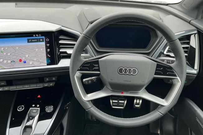 AUDI Q4 Photo 11