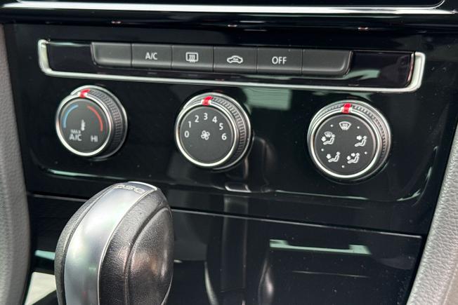 Volkswagen Golf Photo 22