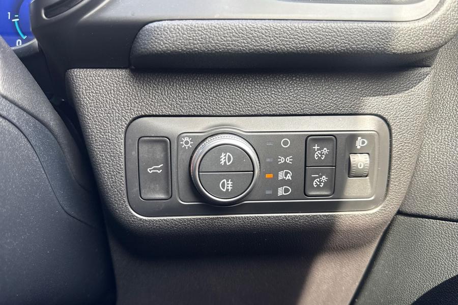 Ford KUGA Photo autoimg-ea99c2e872acc8c7e51a160542fc50bd7ca26faf.jpg