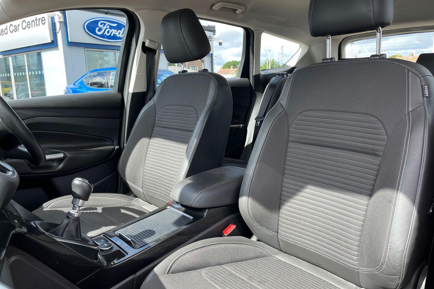 Ford KUGA Photo 18