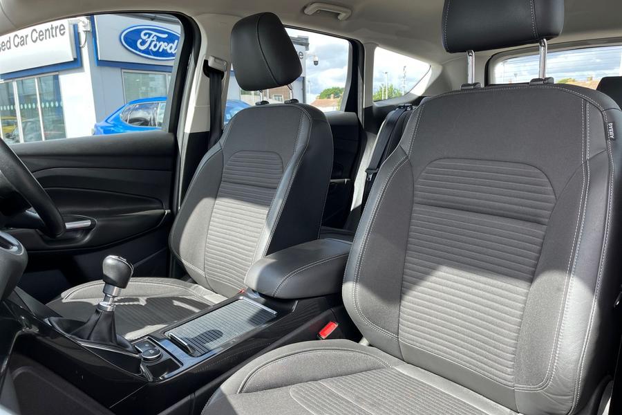 Ford KUGA Photo autoimg-ea9b0ed42dc033886f889aa01826ed147ec6530c.jpg