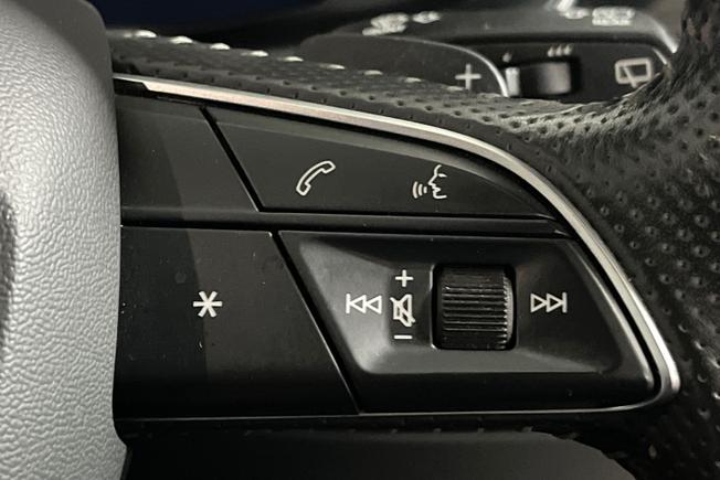 AUDI Q8 Photo 17