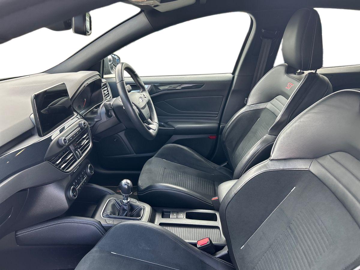 Ford Focus Photo 2