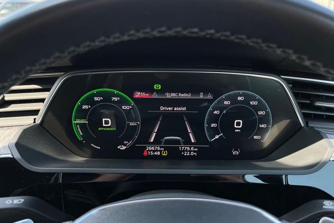 AUDI e-tron Photo 15