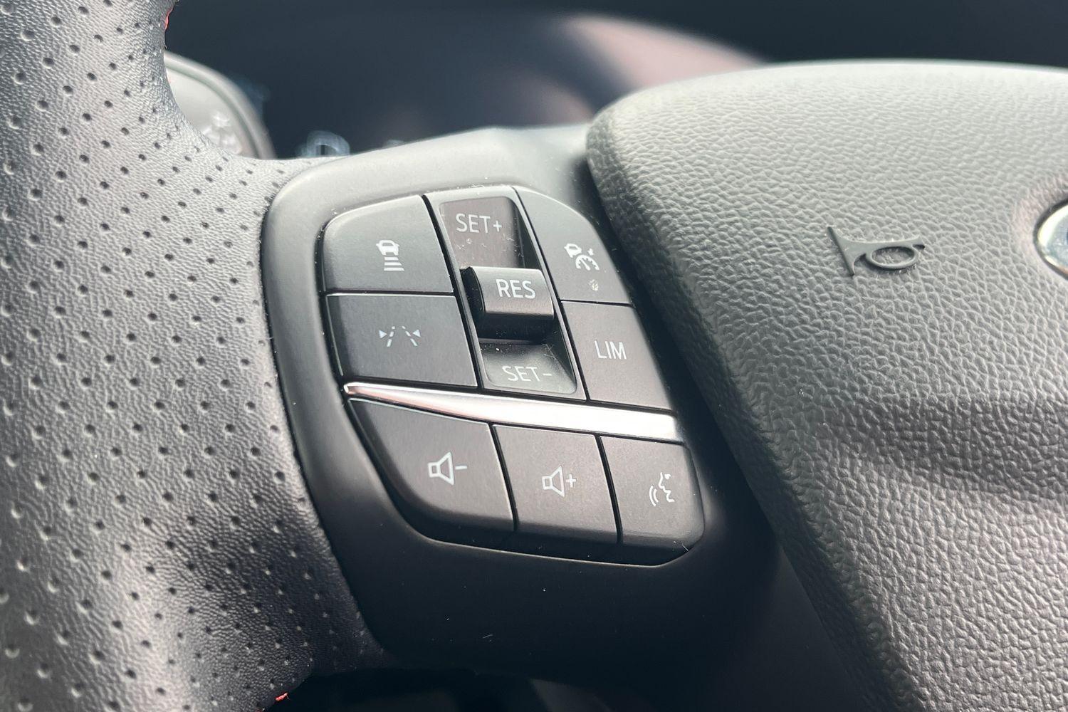 Ford KUGA Photo 38