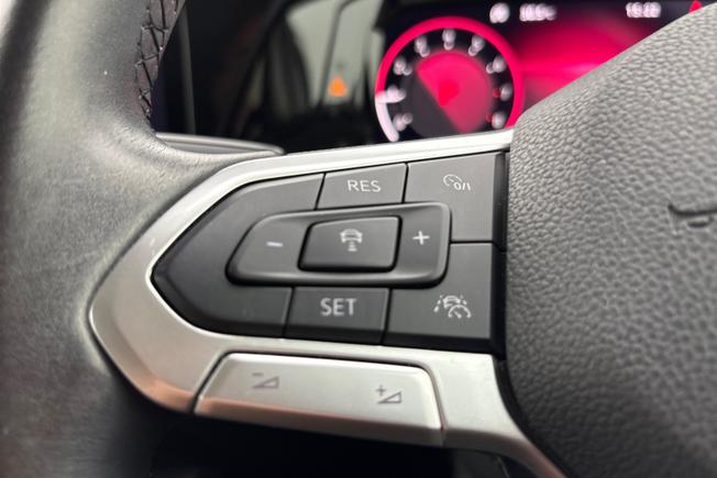 VOLKSWAGEN Golf Photo 16