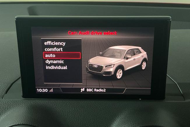 AUDI Sq2 Photo 21