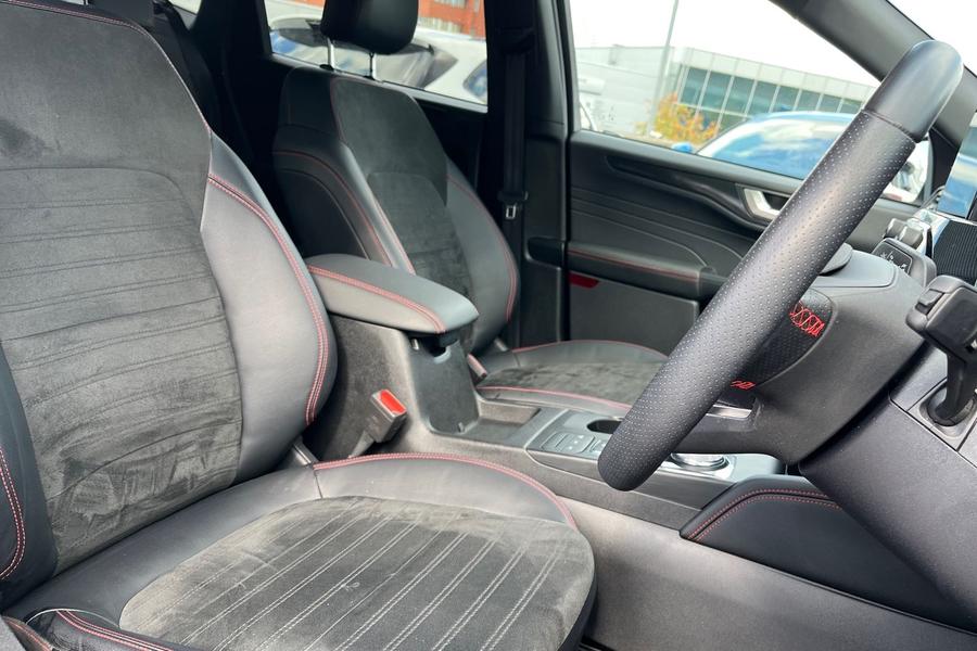Ford Kuga Photo autoimg-ead856efaebd0873235e9f52f78e74b5b4816093.jpg