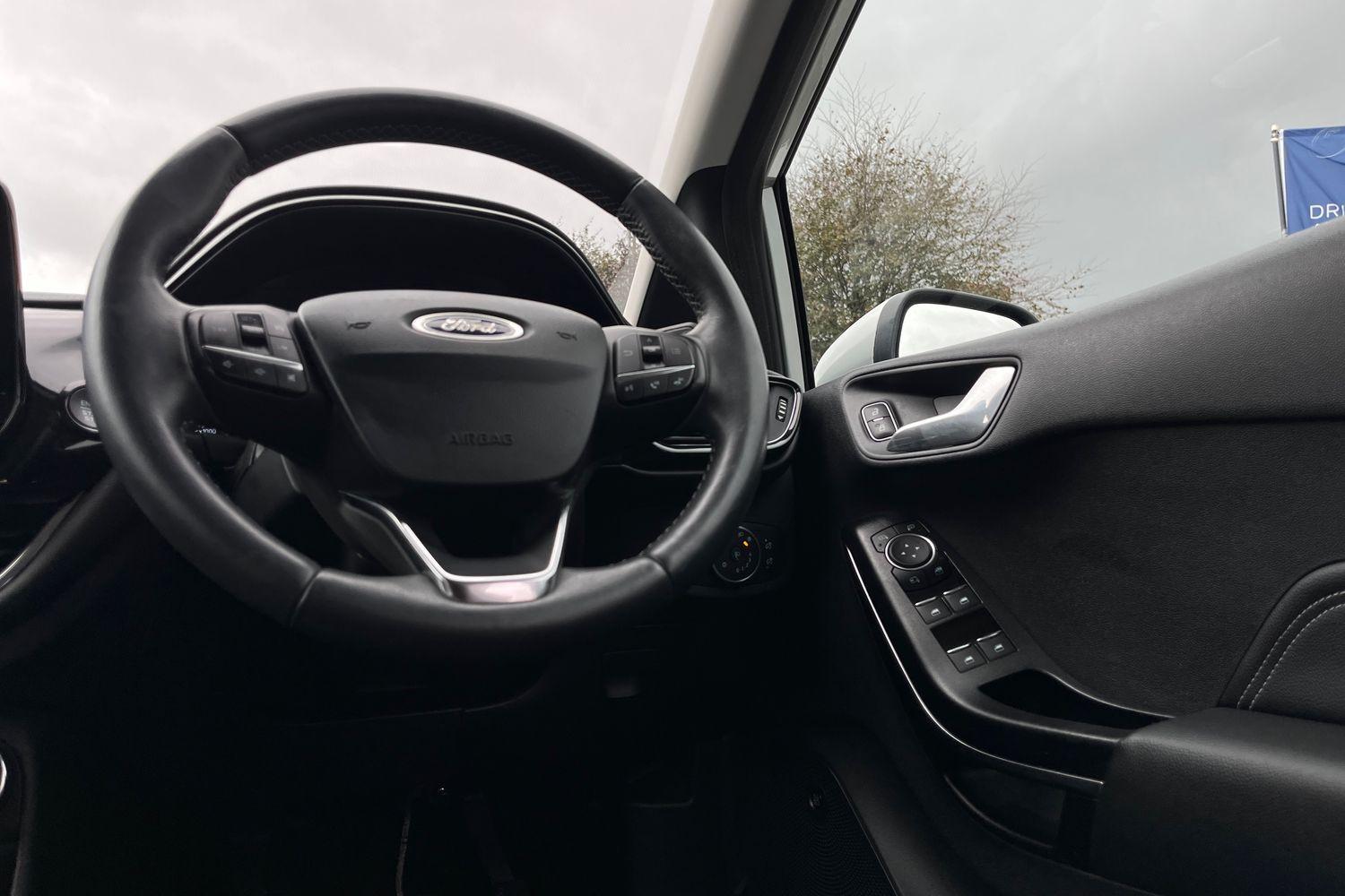 Ford Fiesta Photo 11