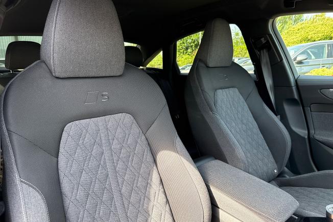 AUDI A6 Saloon Photo 29