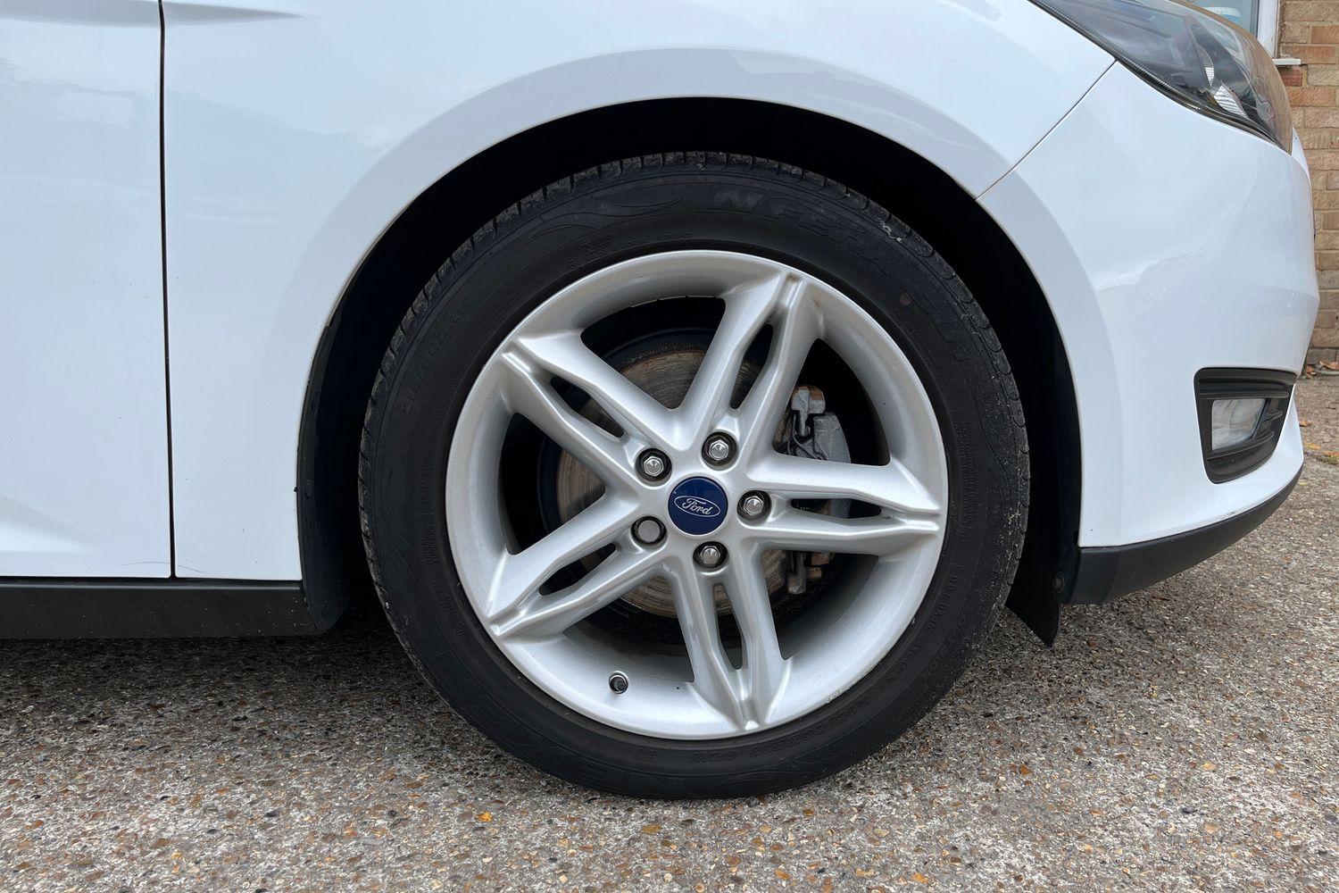 Ford FOCUS Photo 7