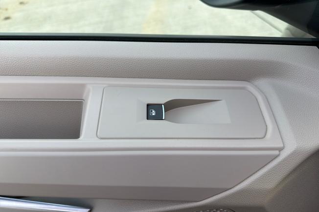 VOLKSWAGEN Multivan Photo 43