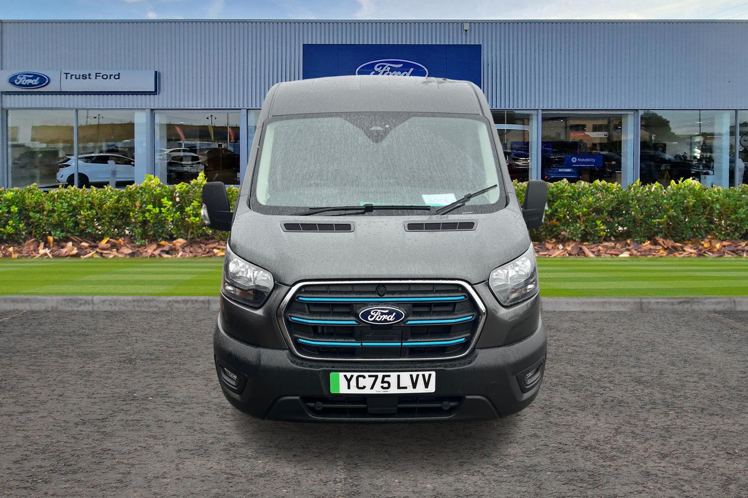 Ford E-TRANSIT Photo 10